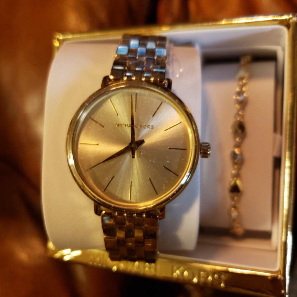 Brand New Michael Kors MK4495 - Picture 3 of 3